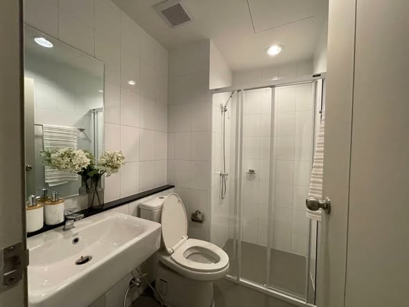room interior and bathroom of UNiO Sukhumvit 72