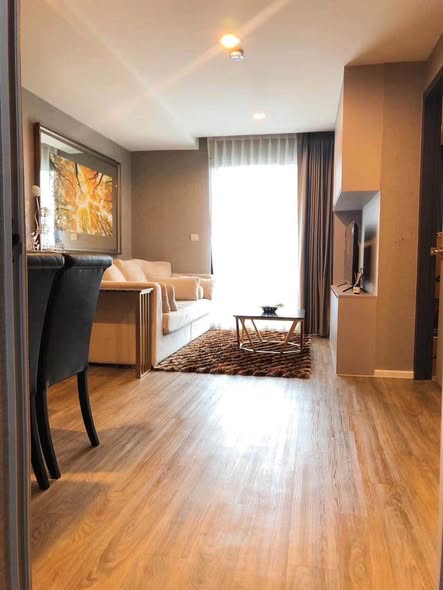 living room and room interior of Very III Sukhumvit 72 : เวรี่ สาม สุขุมวิท 72