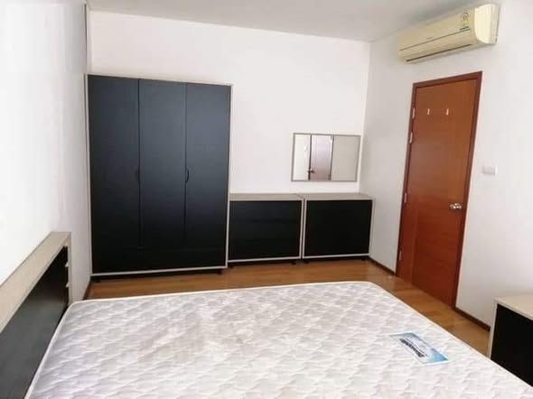 bedroom of Villa Sathon Condominium