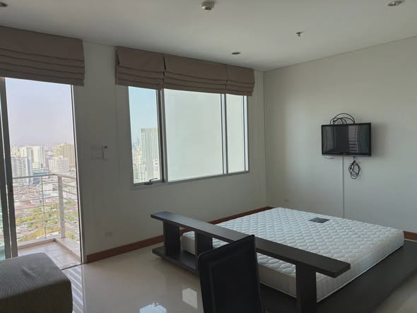 bedroom of Villa Sathon Condominium