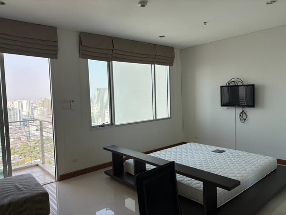 bedroom of Villa Sathon Condominium