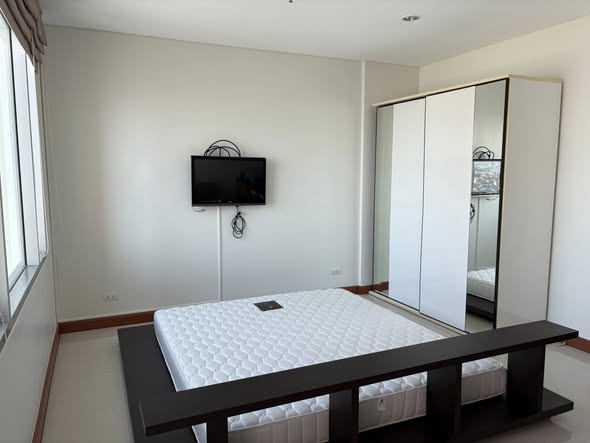 bedroom and room interior of Villa Sathon Condominium