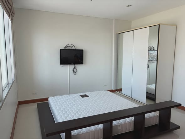 bedroom and room interior of Villa Sathon Condominium