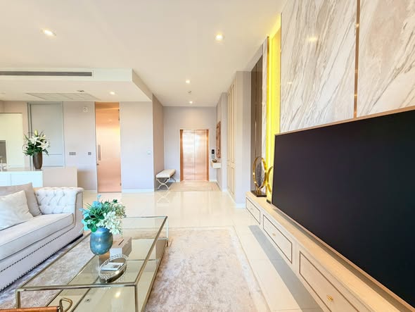 living room and room interior of VITTORIO Sukhumvit 39 วิตโตริโอ สุขุมวิท 39