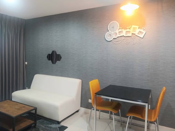living room and bathroom of VOQUE Place Sukhumvit 107 – Bearing 2 : โว้ค เพลส สุขุมวิท 107 – แบริ่ง 2