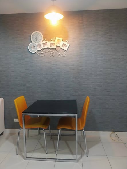 room interior and bathroom of VOQUE Place Sukhumvit 107 – Bearing 2 : โว้ค เพลส สุขุมวิท 107 – แบริ่ง 2