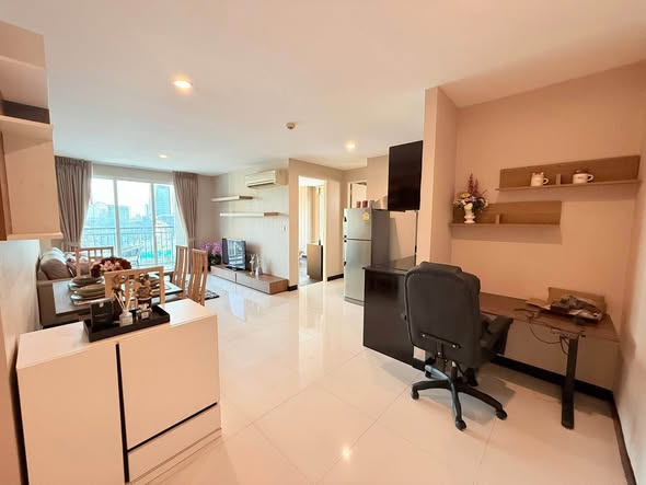 Voque Sukhumvit 16 Residential Condominium