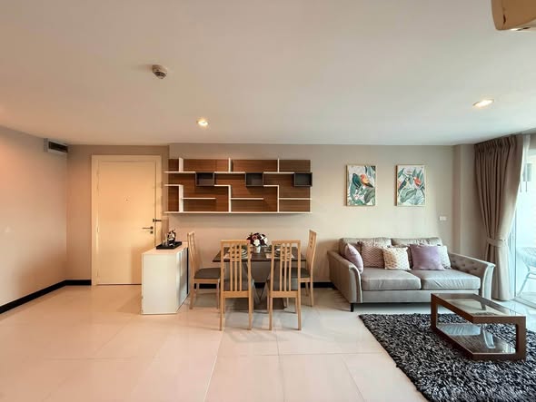 living room of Voque Sukhumvit 16 Residential Condominium