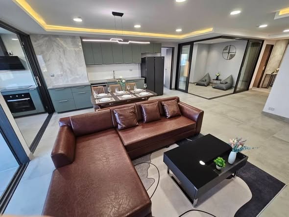 living room of Waterford Diamond Tower