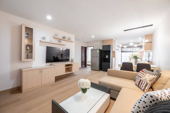 living room of Waterford Diamond Tower