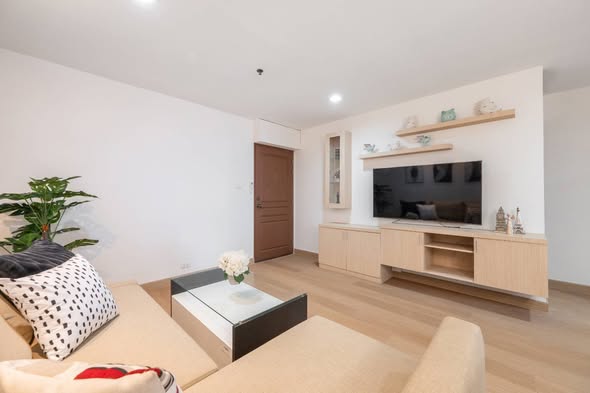 living room of Waterford Diamond Tower