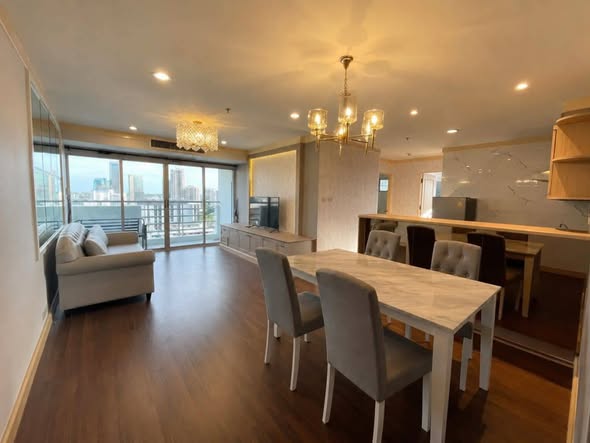 living room and room interior and kitchen of Waterford Diamond Tower