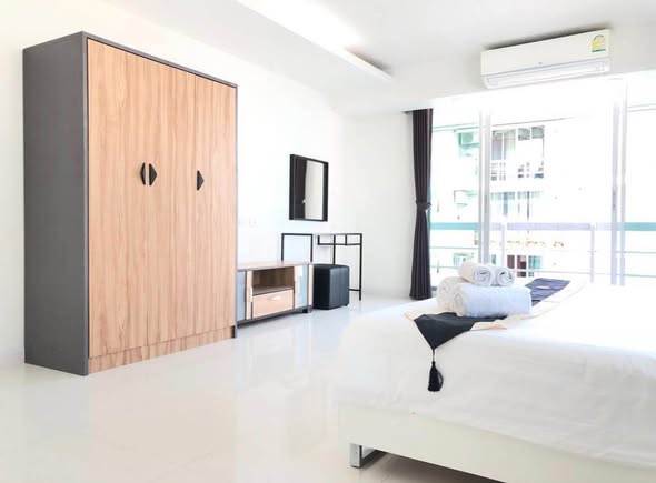 bedroom and room interior of Waterford Sukhumvit 50