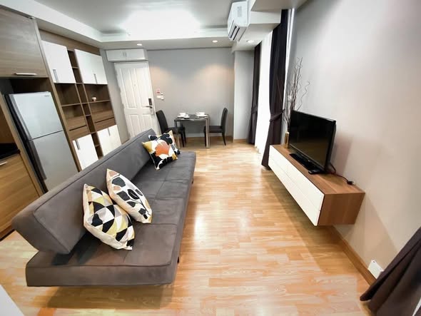 living room and bedroom of Waterford Sukhumvit 50