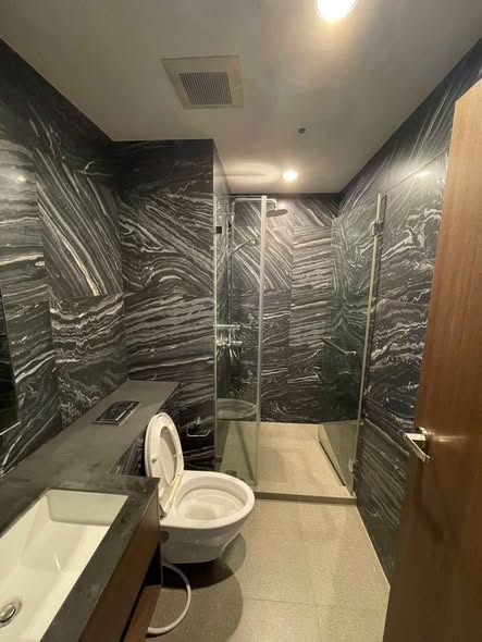 bathroom of Whizdom Inspire Sukhumvit วิสซ์ดอม อินสปาย สุขุมวิท