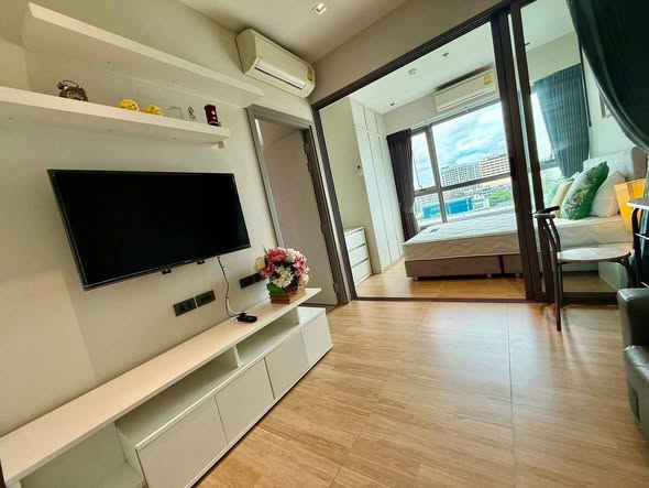living room and bedroom of Whizdom Station Ratchada-ThaPra