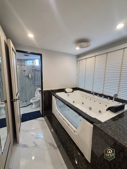 bathroom of Witthayu Complex