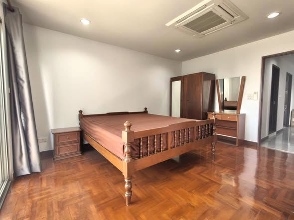 bedroom of Witthayu Complex