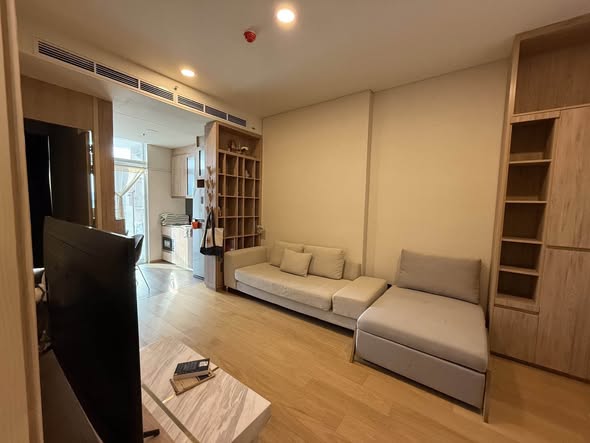 bedroom and room interior of Wyndham Garden Bangkok Sukhumvit 42
