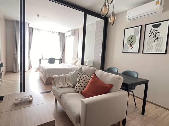 living room and bedroom of XT Phayathai