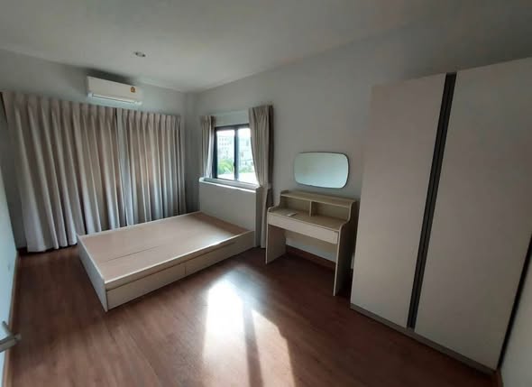 bedroom of บ้านกลางเมือง ลาดพร้าว 101 สเตชั่น