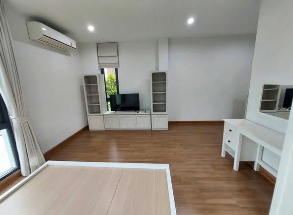 bedroom of บ้านกลางเมือง ลาดพร้าว 101 สเตชั่น