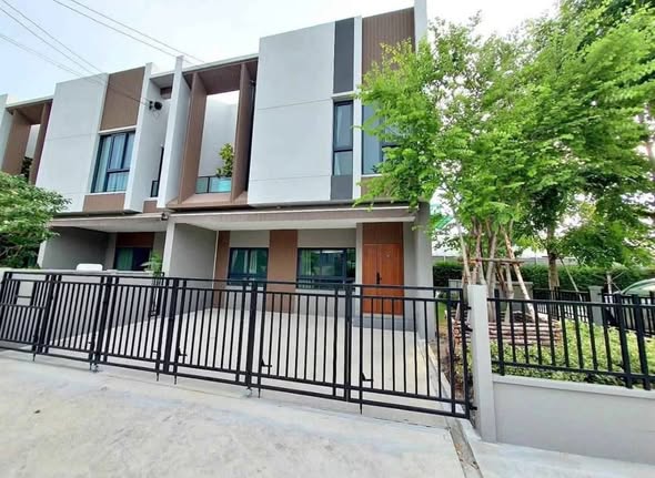 บ้านกลางเมือง ลาดพร้าว 101 สเตชั่น