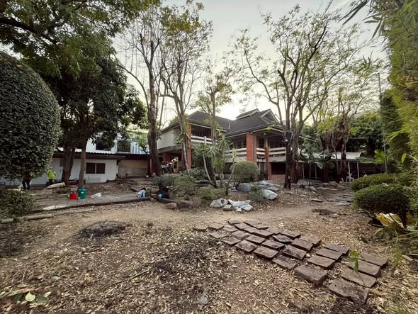 บ้านกลางเมือง ลาดพร้าว 101 สเตชั่น
