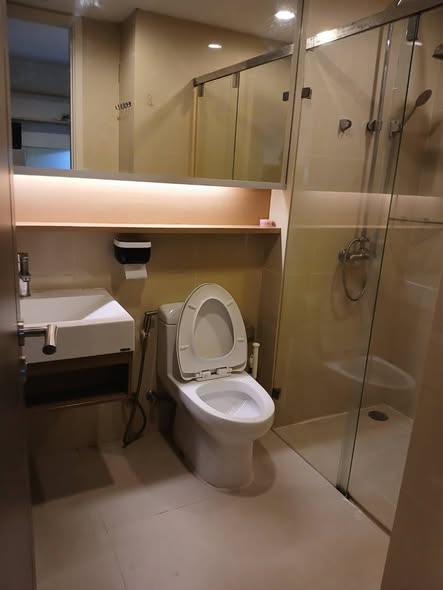 bathroom of 15 Sukhumvit Residences