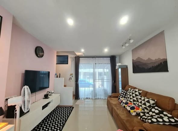 bedroom and living room of ไทม์โฮม 2 สวนหลวง-อ่อนนุช
