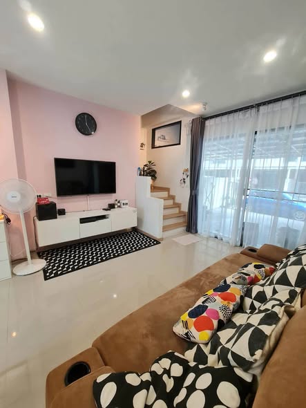 living room and bedroom of ไทม์โฮม 2 สวนหลวง-อ่อนนุช