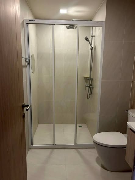 room interior and bathroom of พินน์ ปรีดี 20 | PYNN Pridi 20