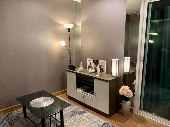 room interior and bathroom of เดอะ คริสตัล คอนโด รัตนาธิเบศร์ 3