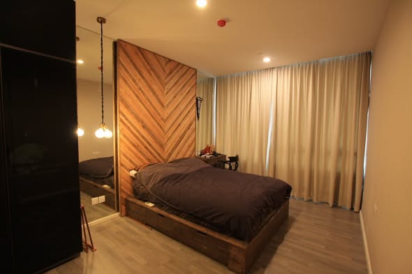 bedroom and room interior of 333 Riverside