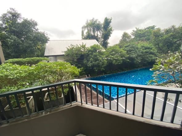 pool of ลิฟวิ่งเนสท์ ลาดพร้าว 44 (Living Nest Ladprao 44)