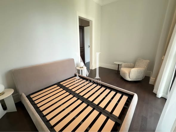 bedroom of 98 Wireless