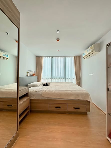 bedroom of Altitude Unicorn Sathorn