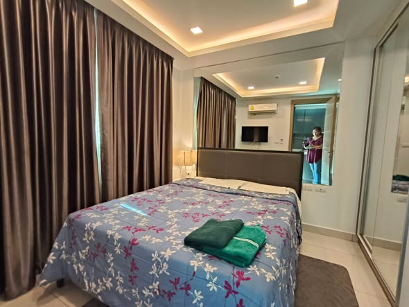 bedroom of Arcadia Beach Continental