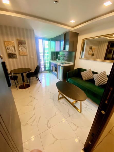 living room of Arcadia Center Suites : อาคาเดีย เซ็นเตอร์ สูท