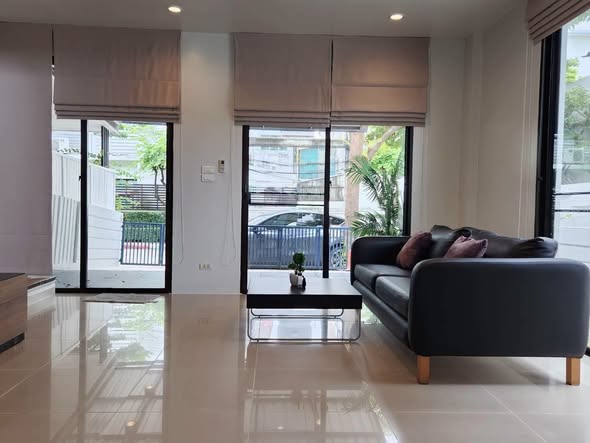 living room and room interior of Areeya Mandarina Sukhumvit 77