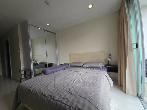 bedroom of Art On The Hill
