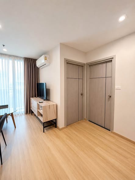 bedroom and room interior of Artemis Sukhumvit 77