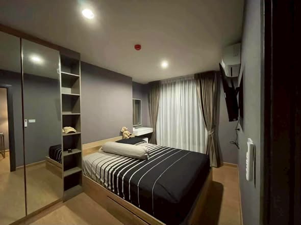 bedroom of Asher Ratchada-Huaikhwang