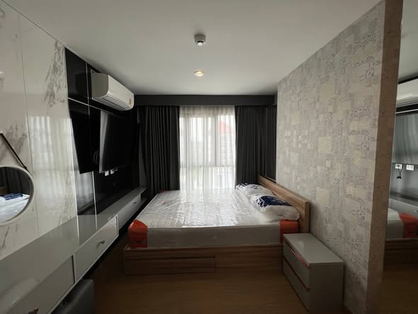 bedroom of Asher Ratchada-Huaikhwang