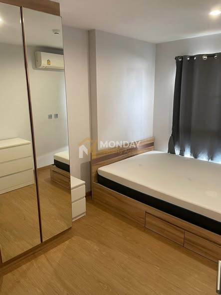 bedroom and room interior of Asher Ratchada-Huaikhwang