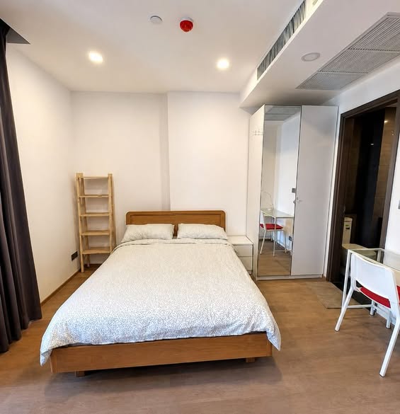 bedroom and room interior of Ashton Chula-Silom
