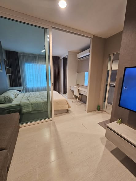 bedroom and room interior of Aspire Erawan Tower B