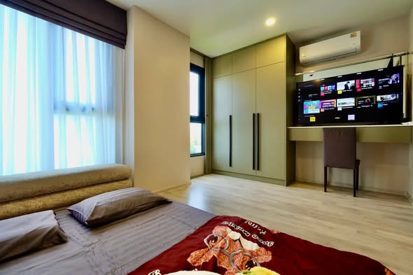 living room and bedroom of แอสปาย อิสรภาพ สเตชั่น Aspire Itsaraphap Station