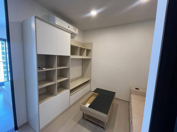 room interior of Aspire Onnut Station