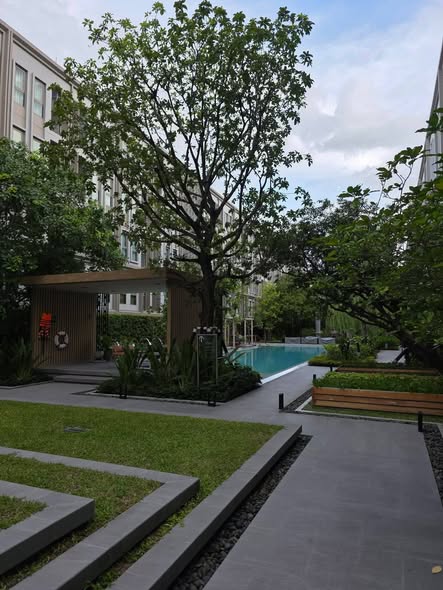 pool of Aspire Pinklao – Arunammarin